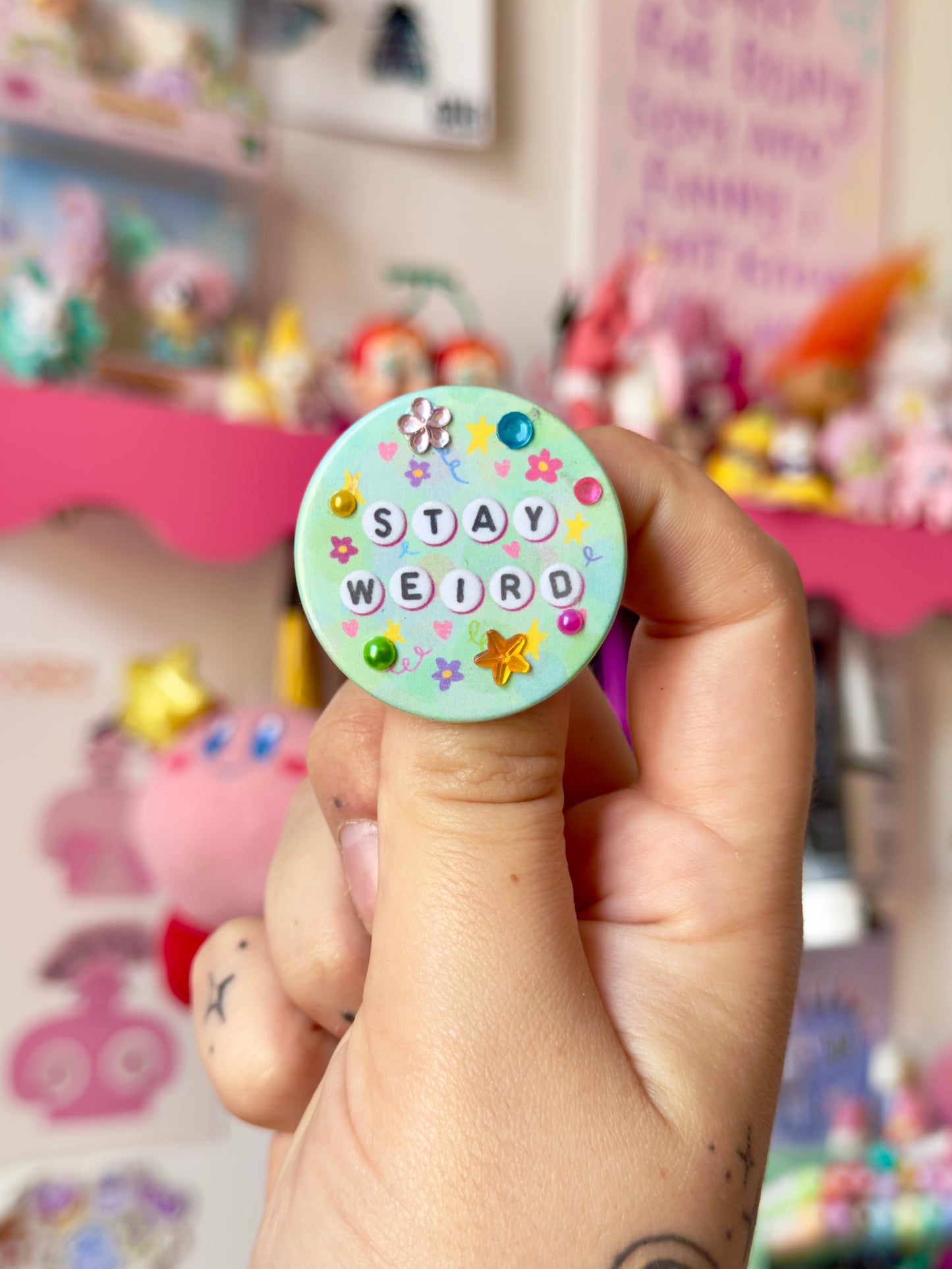 Stay Weird - Badge/Magnet